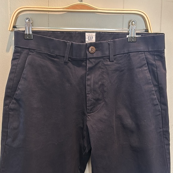 Modern Khakis in Straight Fit with GapFlex
30 x 32 L
Color - Navy - Picture 8 of 9